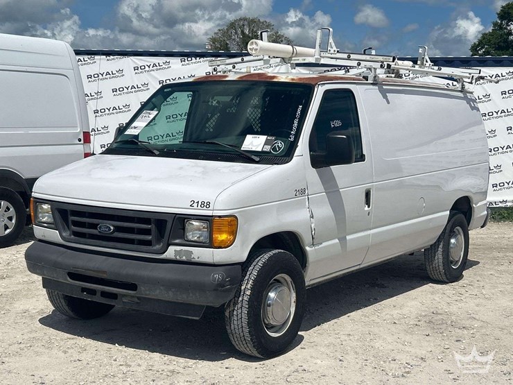 2005-ford-cargo-image-1