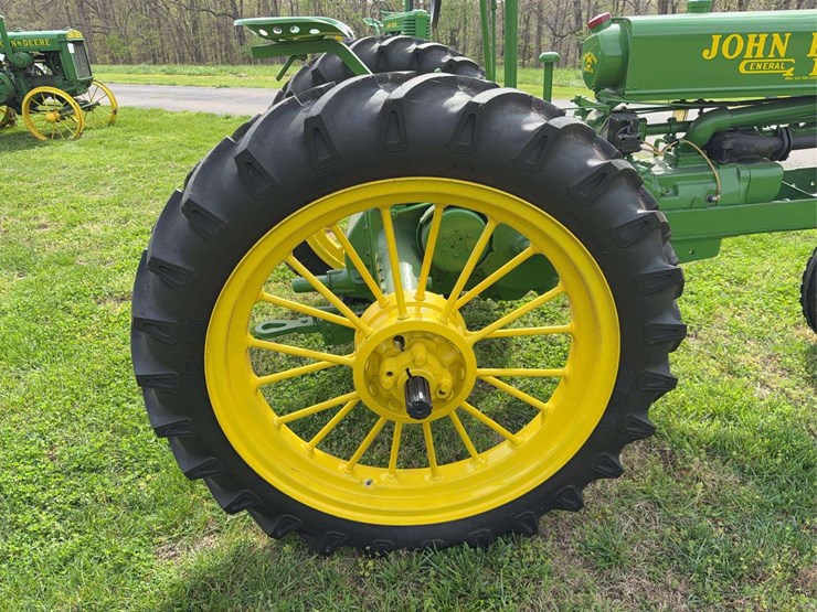 john-deere-b-image-15