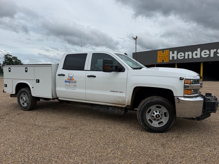 2019-chevrolet-2500-image-2