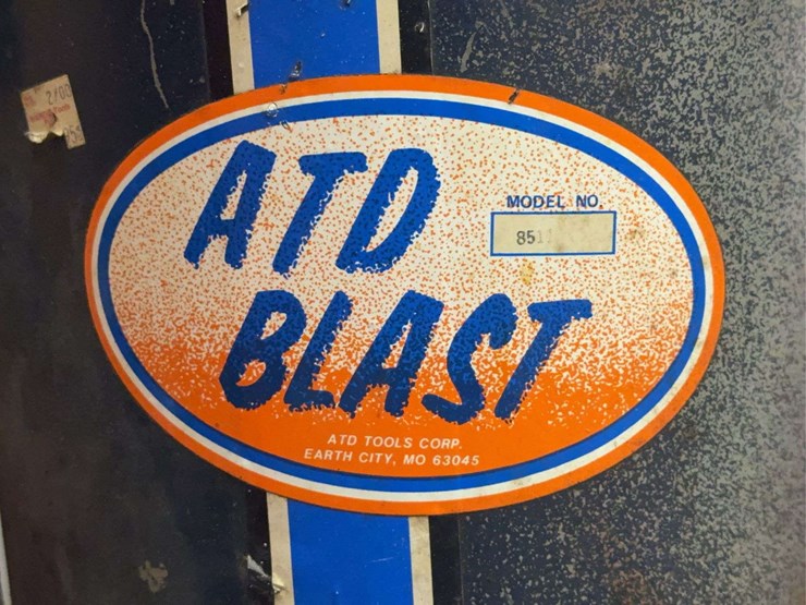 sandblasting-equipment-assortment:-central-pneumatic-cabinet-and-atd-blast-unit-image-9