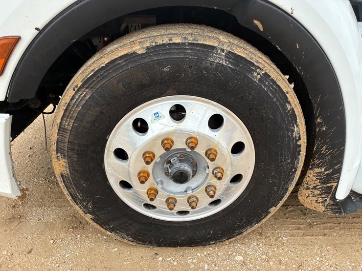 2019-peterbilt-579-image-12