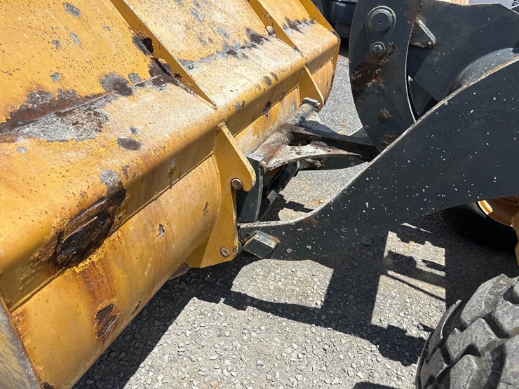 2012-deere-244j-image-8