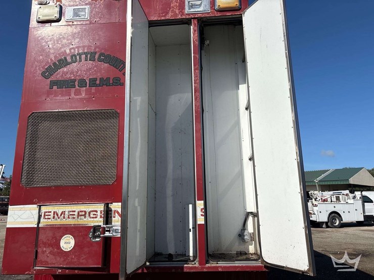 2007-freightliner-m2-106-image-27