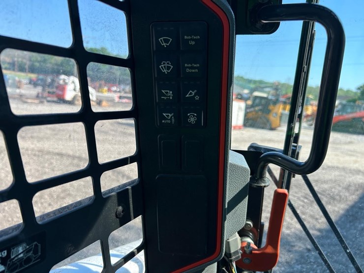 2020-bobcat-s76-image-23