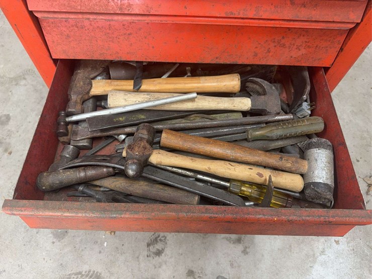 snap-on-tool-cabinet-with-assorted-tools-image-21