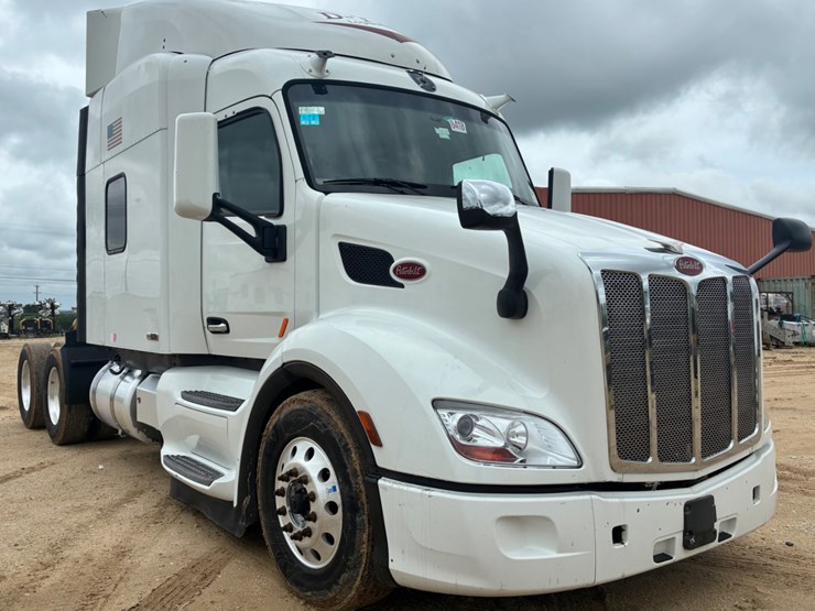 2019-peterbilt-579-image-3