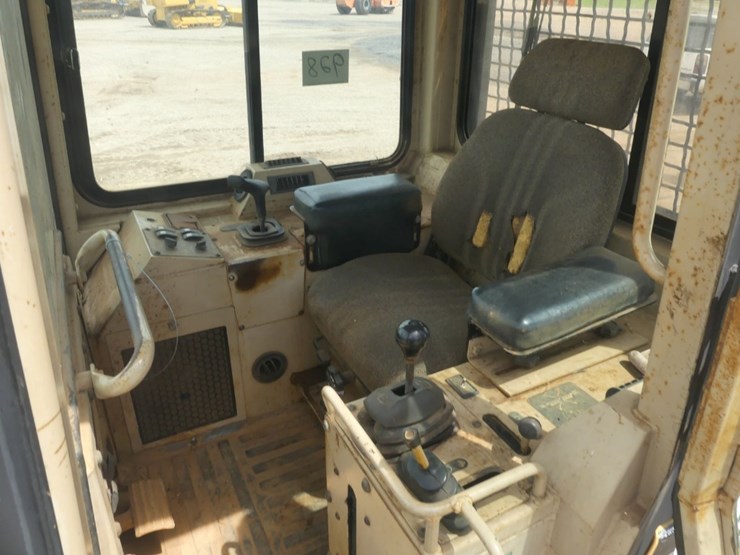 caterpillar-d4c-xl-image-12