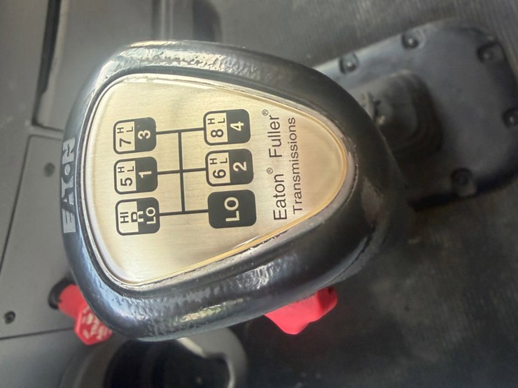 2009-peterbilt-387-image-11