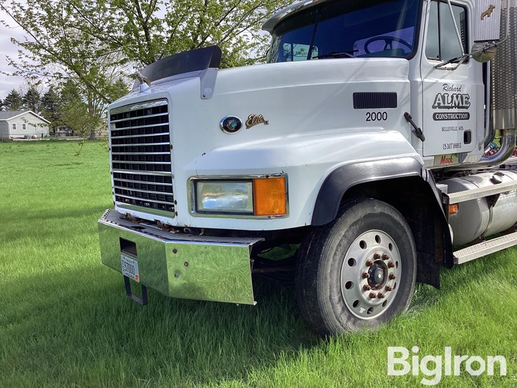 2000-mack-cl713-image-10
