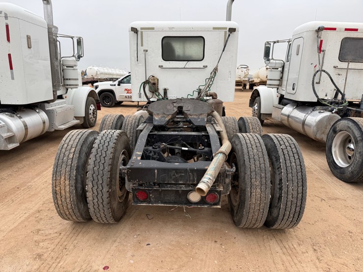2013-peterbilt-367-image-5