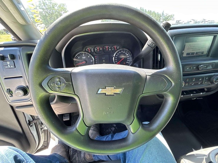 2018-chevrolet-silverado-2500-image-13