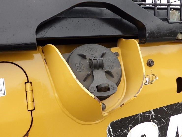 2015-caterpillar-d4k2-lgp-image-9