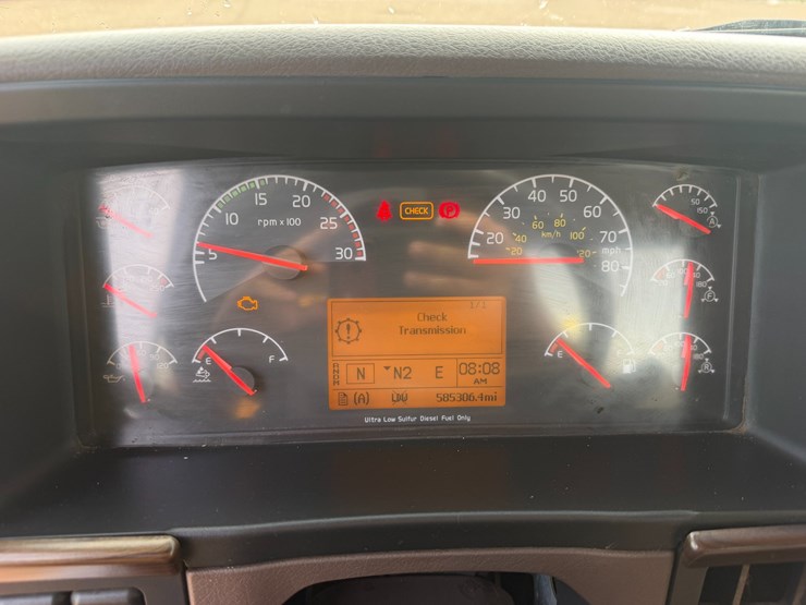 2018-volvo-vnl64t300-image-9