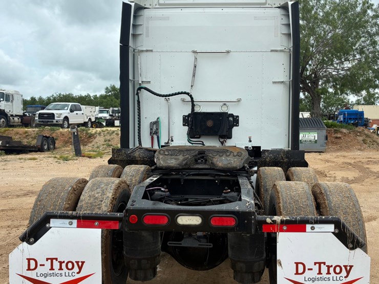 2019-peterbilt-579-image-5