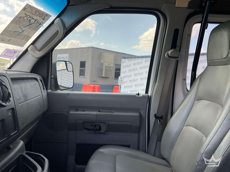 2012-ford-cargo-image-13