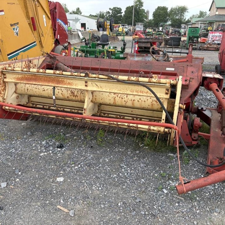 NEW HOLLAND 477