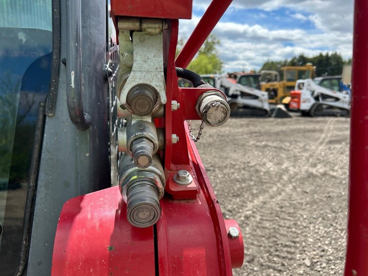 2022-takeuchi-tl8r2-image-11