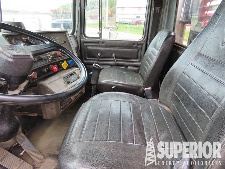 1994-mack-rd690s-image-10