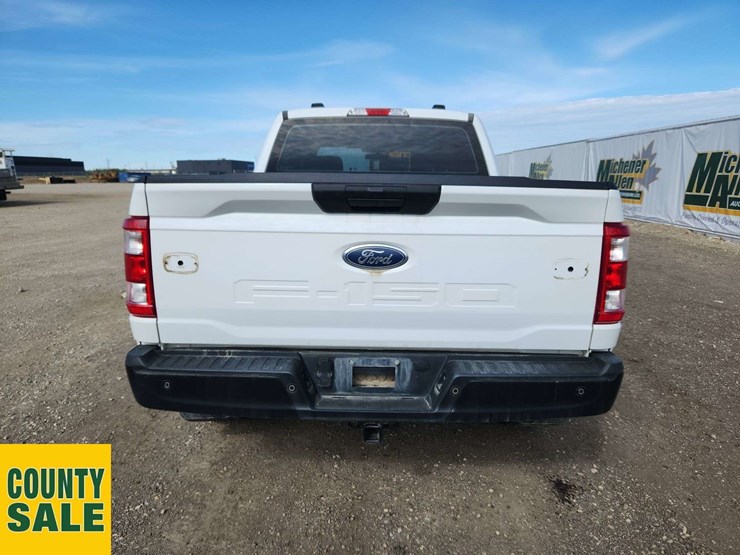2022-ford-f150-xl-image-11