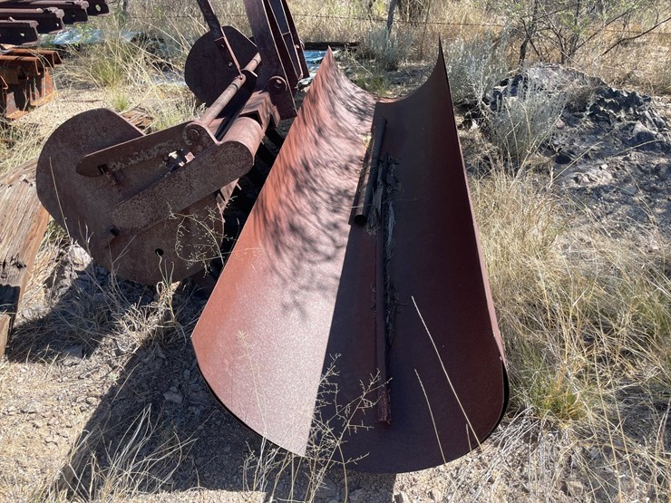 #1035-•-back-blade-and-chute-metal-image-3