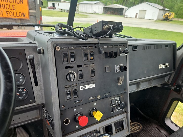 2000-mack-ch613-image-26