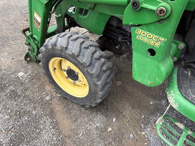john-deere-3320-image-11