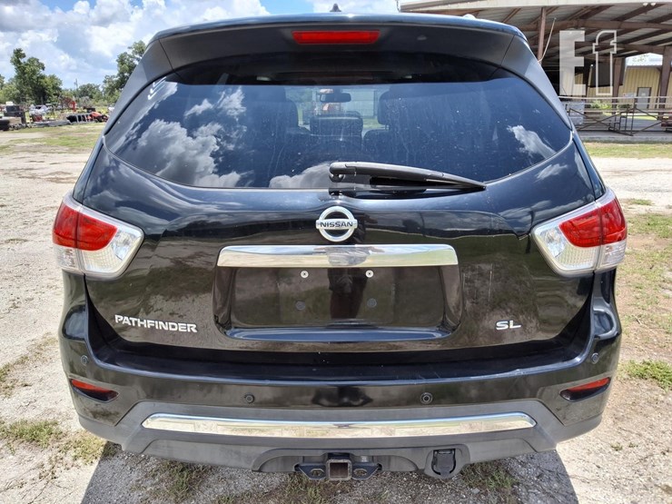 2013-nissan-pathfinder-sl-image-6