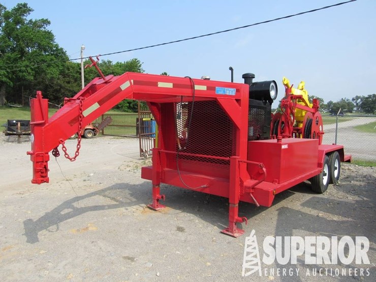 2012-massey-ferguson-8-image-2