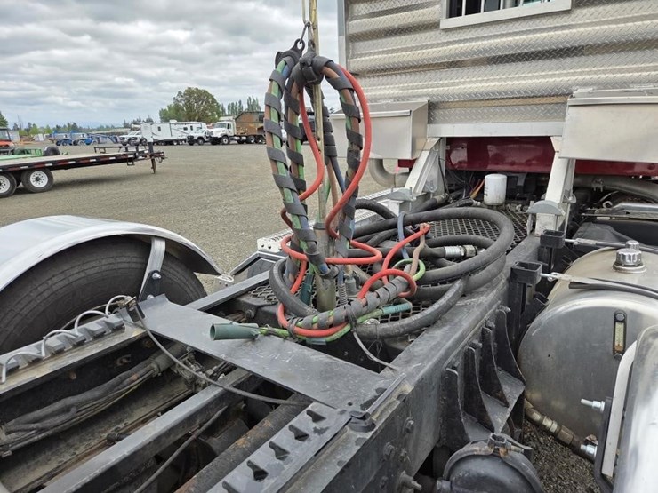 2012-kenworth-t800-image-49