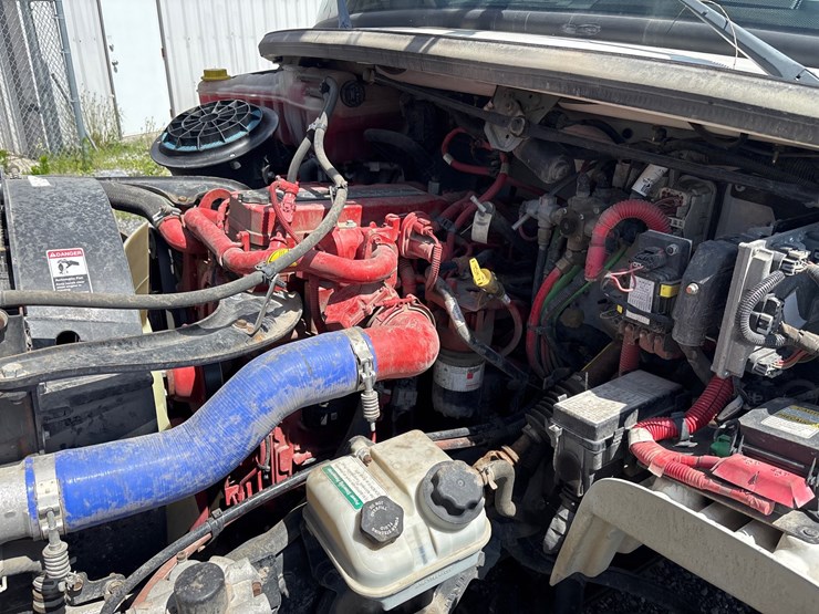 2020-freightliner-m2-106-image-23