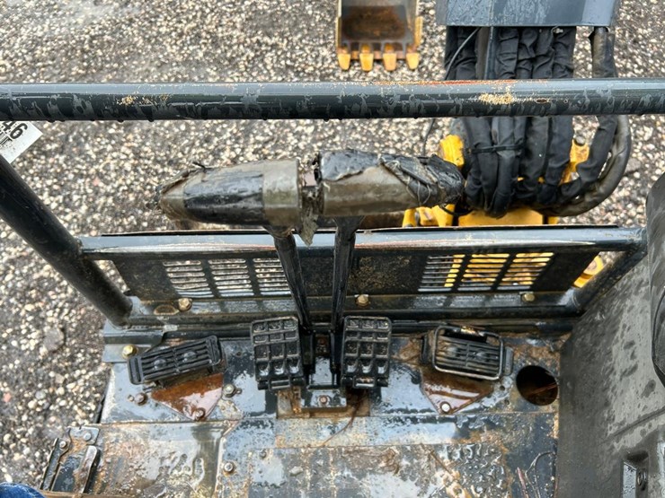 deere-27d-image-19