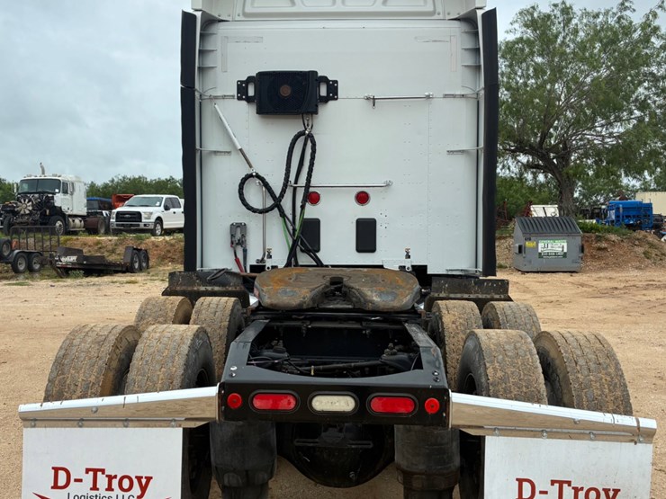 2019-peterbilt-579-image-5