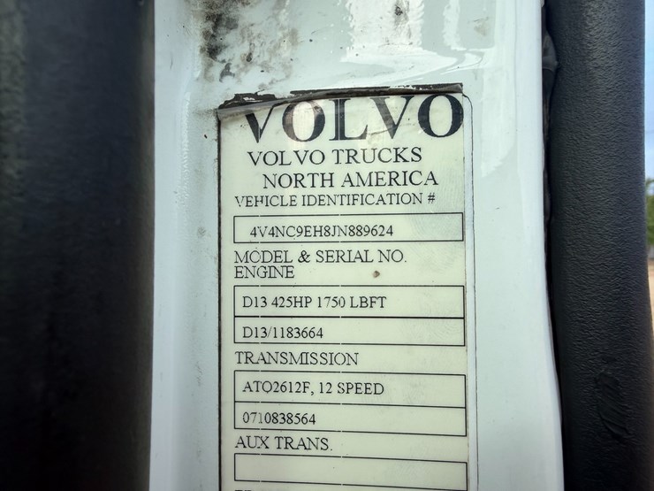 2018-volvo-vnl64t300-image-7