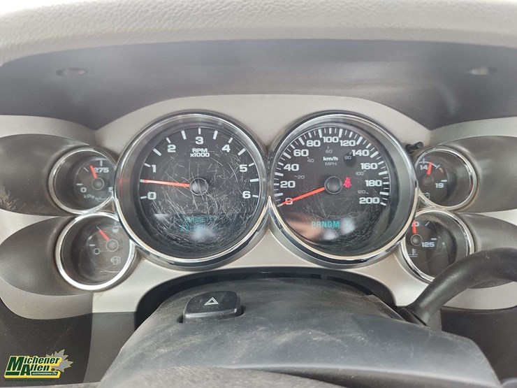 2012-chevrolet-silverado-3500-image-17