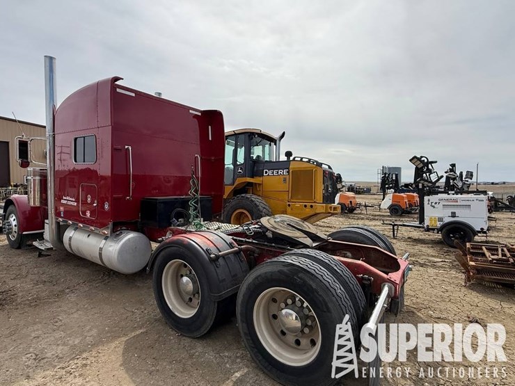 2008-peterbilt-389-image-3