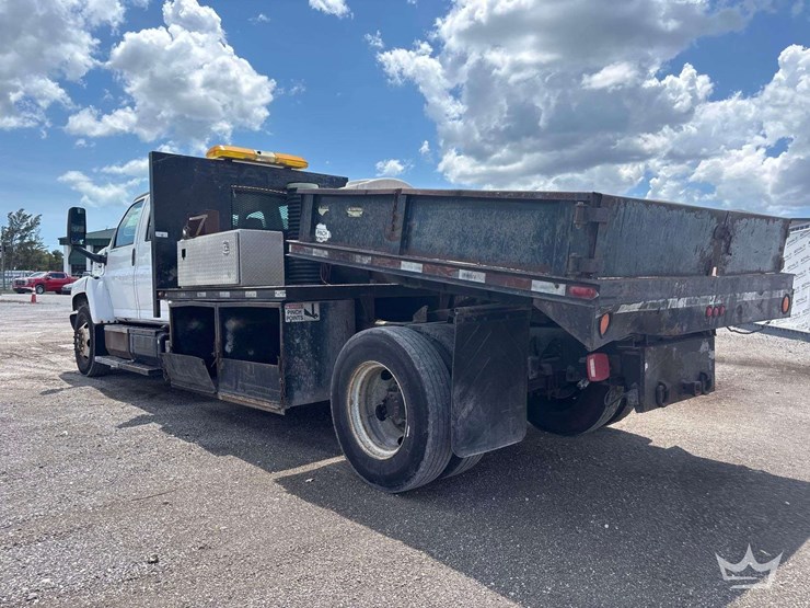 2006-gmc-c7500-crew-cab-flatbed-dump-truck-image-3