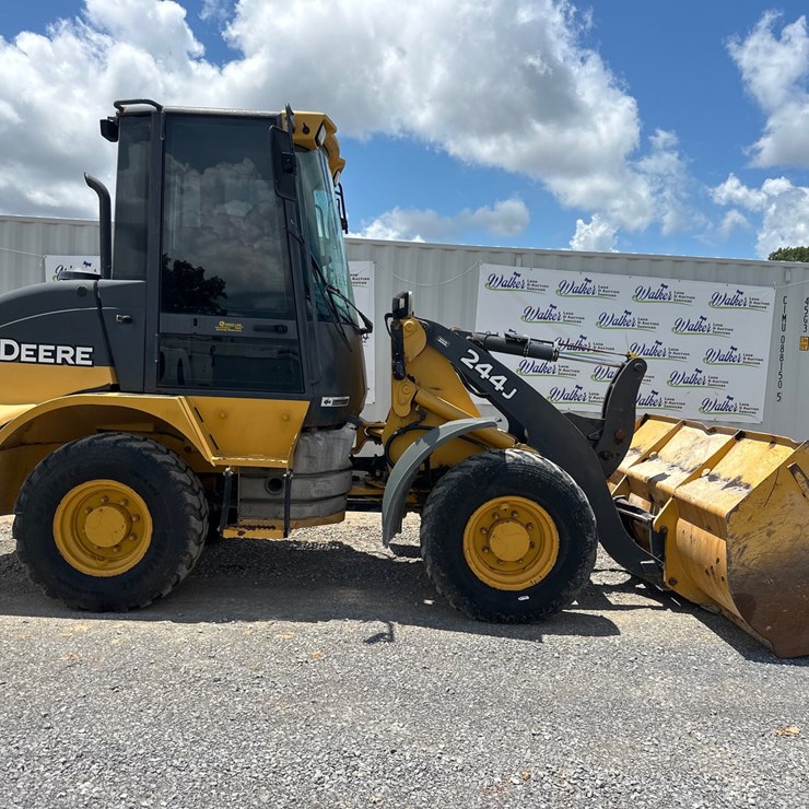 2012 DEERE 244J