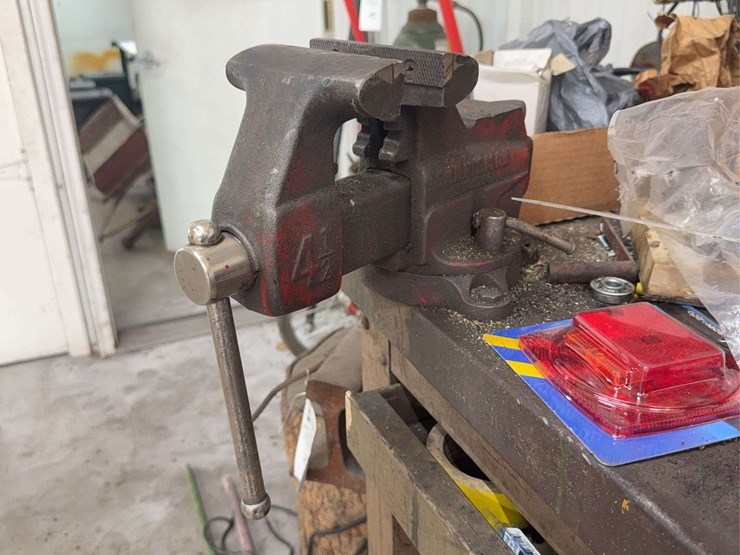 tools,-parts,-and-shop-related-items-image-18