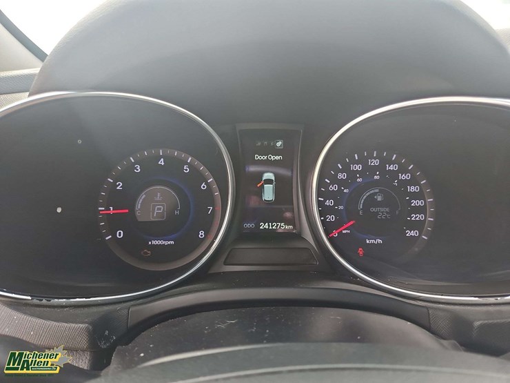 2015-hyundai-santa-fe-image-21