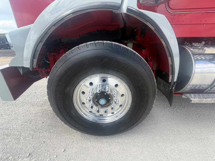 2011-kenworth-t800-image-23