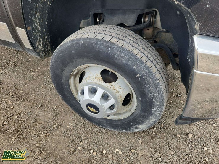 2011-chevrolet-silverado-3500-image-11