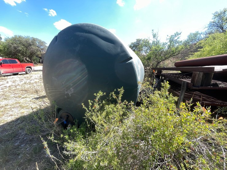 #1059-•-green-poly-5,000-gal-tank-image-6