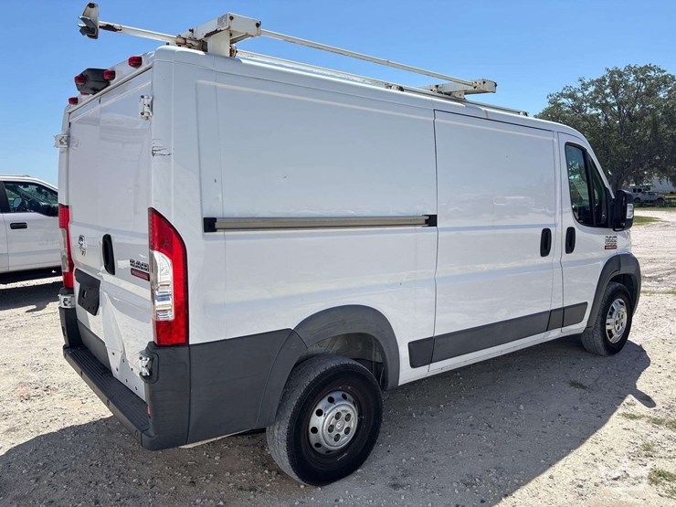 2018-ram-promaster-1500-image-3
