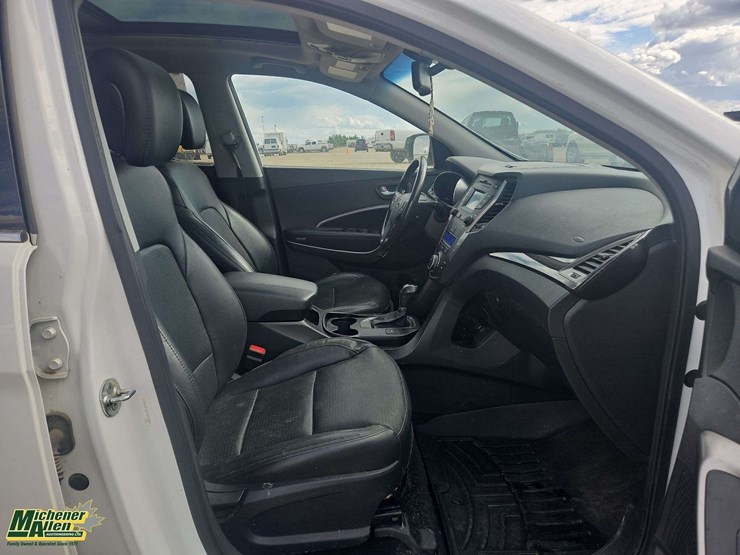 2015-hyundai-santa-fe-image-18