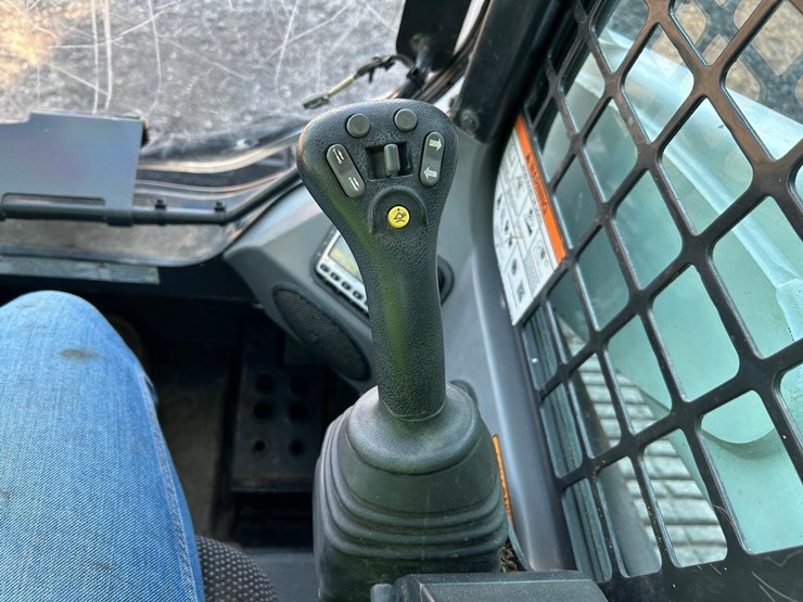 2021-bobcat-t770-image-21