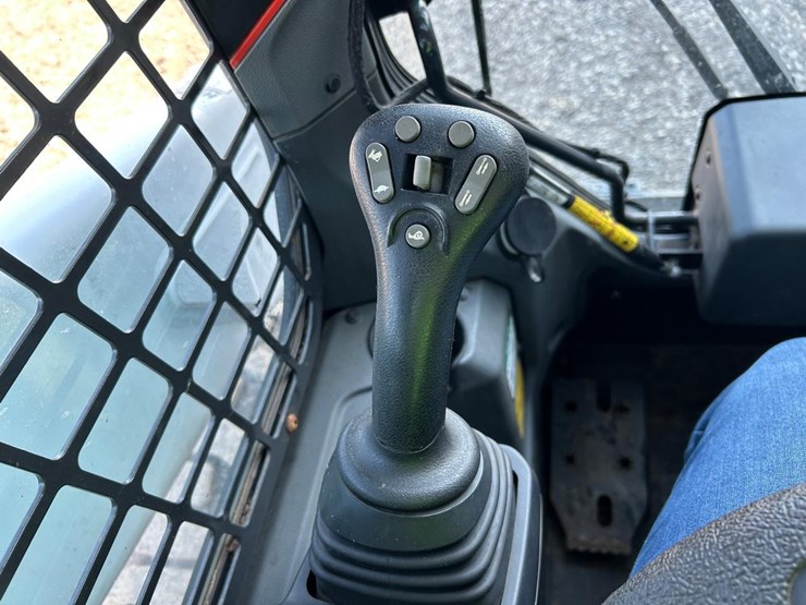 2020-bobcat-s76-image-23