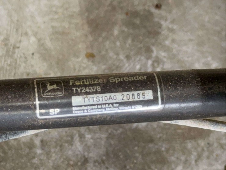 john-deere-ty24378-fertilizer-spreader-image-6