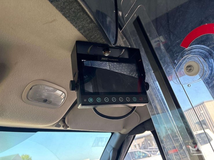 2014-chevrolet-express-shuttle-bus-image-13