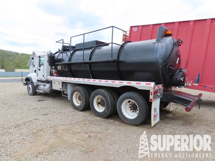 (x)-(19-1)-2006-mack-granite-cv213-3-axle-80-bbl-v...-image-3