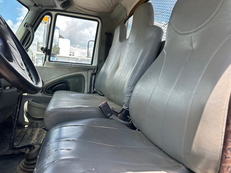 2005-international-durastar-4400-image-5